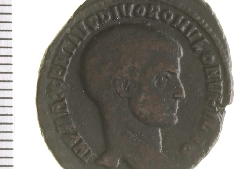 Porträtt av Romulus på ett av mynten, föremålsnummer 3178516, foto: Angelica Landgren