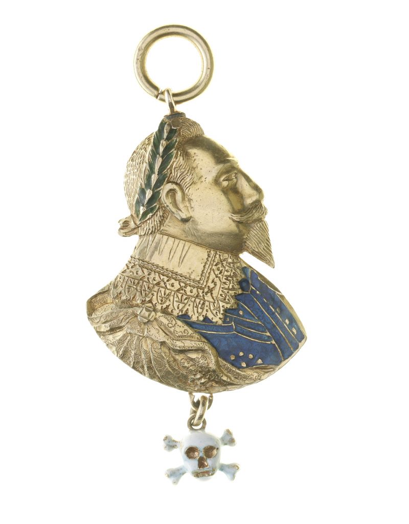 Gustav II Adolf av Sverige, utskuren medalj med döskalle hängande under. Kungliga myntkabinettes samlingar, 3148279_KMK. Foto: Ann Nordlöf, SHM