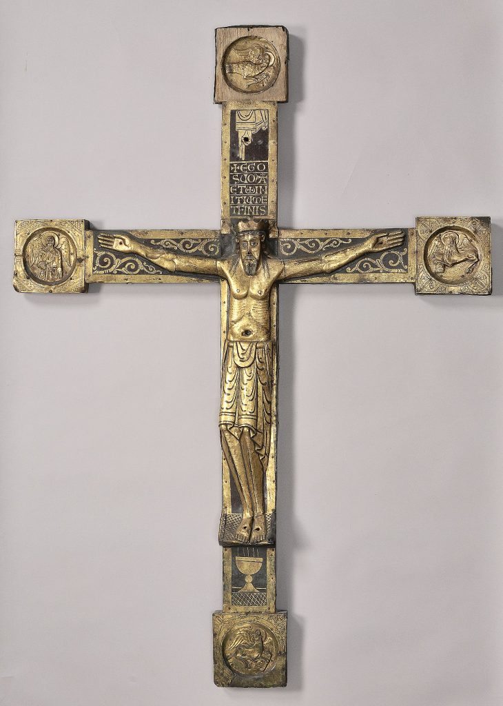 Gyllene Jesusfigur på ett kors.