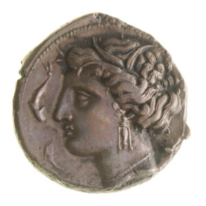 Mynt med motiv av ett kvinnoansikte i profil.